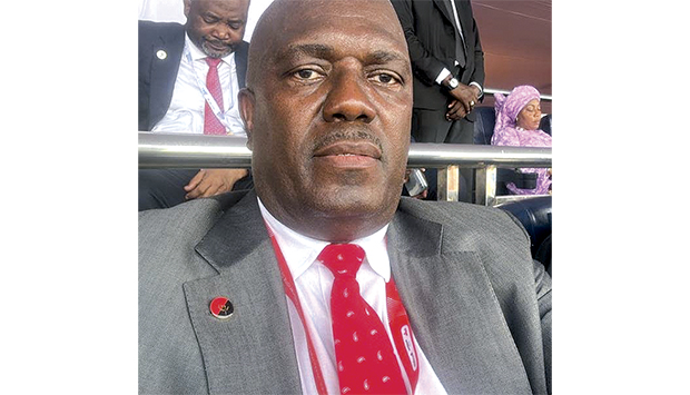 Embaixador de Angola na Guin&eacute;, Eust&aacute;quio Janu&aacute;rio Quibato, representou o Presidente da Rep&uacute;blica, Jo&atilde;o Louren&ccedil;o, na cerim&oacute;nia de tomada de posse do Chefe de Estado guineense