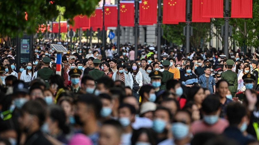 Popula&ccedil;&atilde;o da China caiu em 3,4 milh&otilde;es de habitantes em 2025