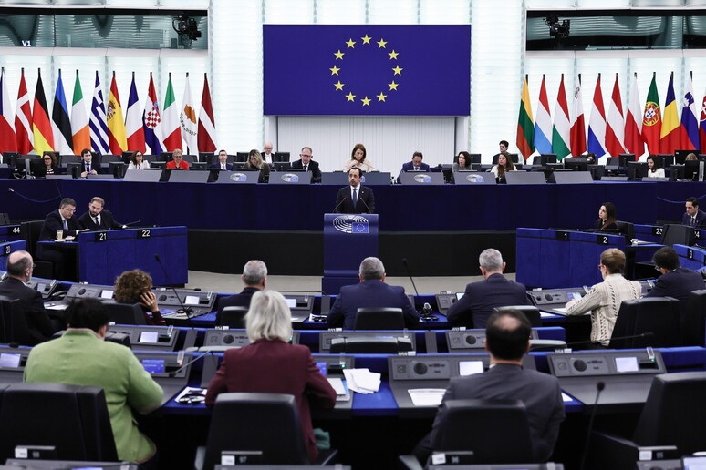 Parlamento Europeu suspende tramita&ccedil;&atilde;o de acordo comercial entre UE e EUA