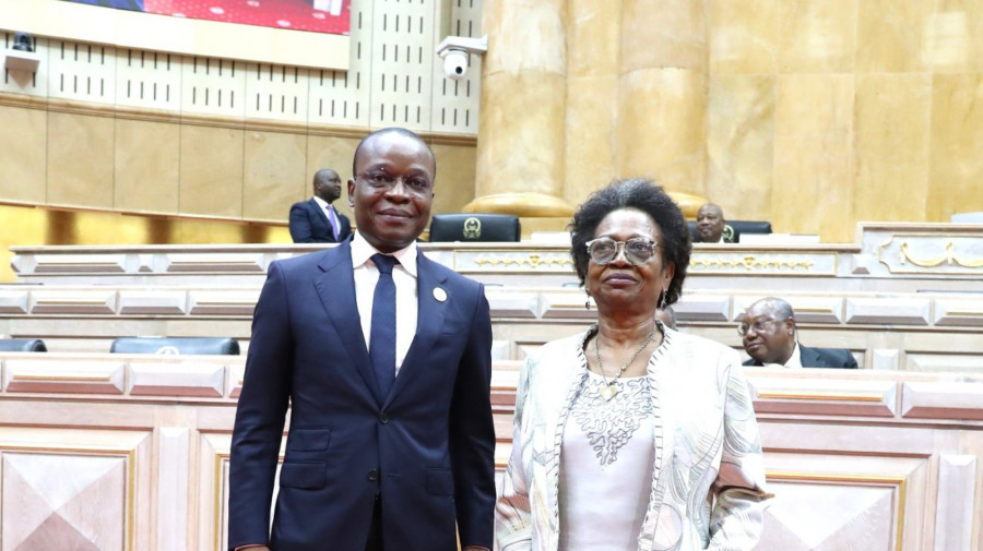 Deputada Luzia Ingl&ecirc;s Van-D&uacute;nem "Inga" retoma assento em substitui&ccedil;&atilde;o de Carolina Cerqueira, antiga presidente da Assembleia Nacional, que suspende o seu mandato