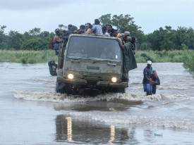 Militares sul-africanos resgatam 500 pessoas das cheias em Mo&ccedil;ambique - DR