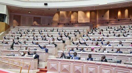 Deputados &agrave; Assembleia Nacional aprovam na generalidade propostas de leis