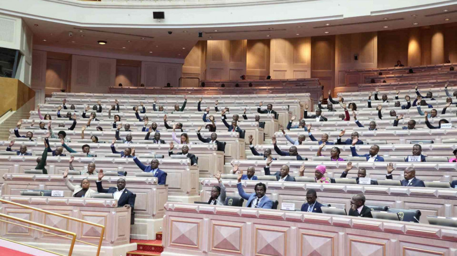 Deputados &agrave; Assembleia Nacional aprovam na generalidade propostas de leis