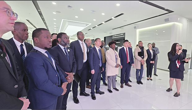 Delega&ccedil;&atilde;o angolana na China