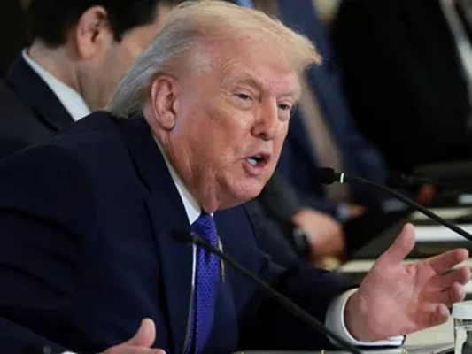 Trump amea&ccedil;a Canad&aacute; com tarifas de 100% se fizer acordo comercial com China