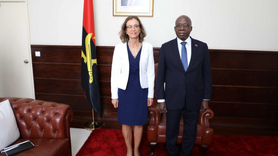 Ministro das Rela&ccedil;&otilde;es Exteriores, T&eacute;te Ant&oacute;nio, e a embaixadora da Uni&atilde;o Europeia em Angola, Ros&aacute;rio Bento Pais