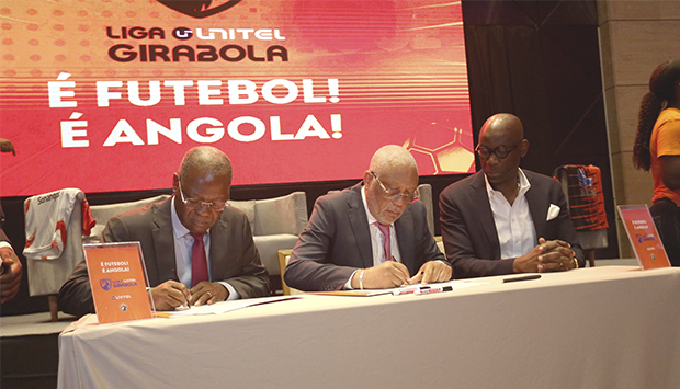 Acto de assinatura do acordo que muda a designa&ccedil;&atilde;o do actual Girabola para Liga "Unitel Girabola"