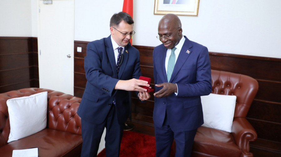 Ministro das Rela&ccedil;&otilde;es Exteriores, T&eacute;te Ant&oacute;nio, recebeu em audi&ecirc;ncia Andrii Kasianov, embaixador da Ucr&acirc;nia acreditado em Angola