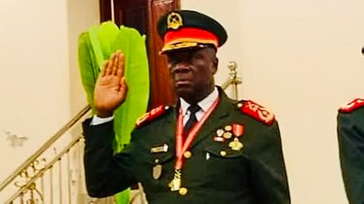 Presidente de transi&ccedil;&atilde;o na Guin&eacute;-Bissau promovido a general de ex&eacute;rcito