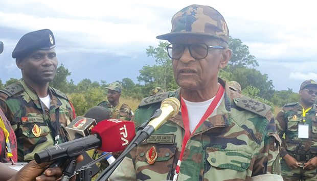 Chefe do Estado-Maior General das For&ccedil;as Armadas Angolanas (FAA), general de avia&ccedil;&atilde;o Altino dos Santos