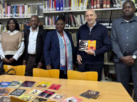 Doa&ccedil;&atilde;o de livros  - DR