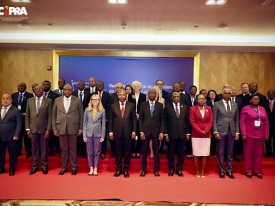 Presidente da Rep&uacute;blica, Jo&atilde;o Louren&ccedil;o, na foto de fam&iacute;lia dos principais participantes na reuni&atilde;o de coordena&ccedil;&atilde;o do Corredor do Lobito - CIPRA