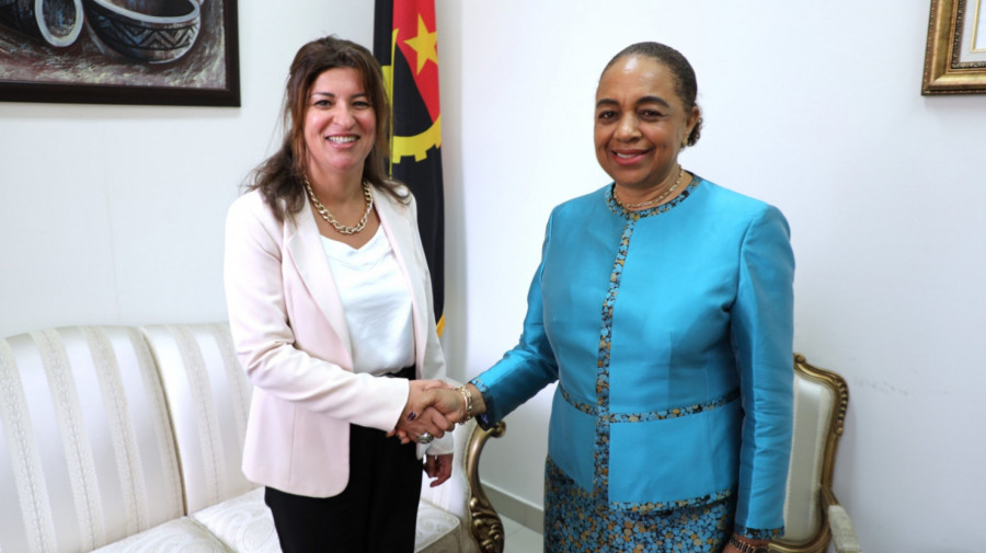 Secret&aacute;ria de Estado para as Rela&ccedil;&otilde;es Exteriores, Esmeralda Mendon&ccedil;a, (dir.) recebeu embaixadora do Egipto acreditada em Angola, Neveen El-Husseiny
