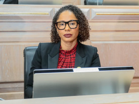 Ministra da Educa&ccedil;&atilde;o, Erika Linete Batalha de Carvalho Aires - Edi&ccedil;&otilde;es Novembro