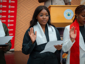 Membros da direc&ccedil;&atilde;o da associa&ccedil;&atilde;o de estudantes de toda &Aacute;frica - DR