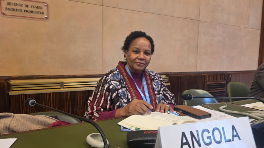 Representante permanente de Angola junto do Escrit&oacute;rio das Na&ccedil;&otilde;es Unidas, em Genebra, embaixadora Ana Maria de Oliveira, na reuni&atilde;o do Grupo Africano