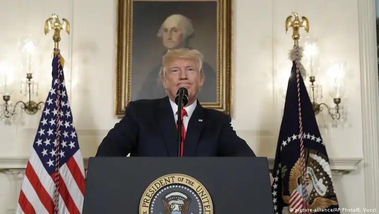 Trump publica v&iacute;deo que retrata casal Obama como macacos