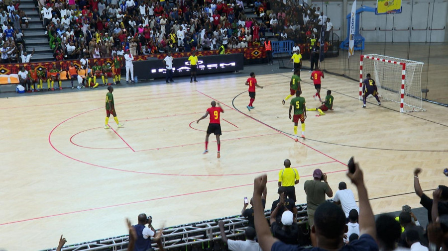 Jogo entre Angola e Camar&otilde;es