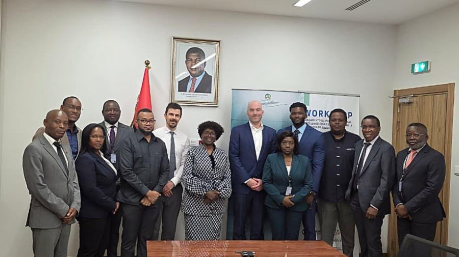 Ministra da sa&uacute;de com especialistas internacionais em radiologia 