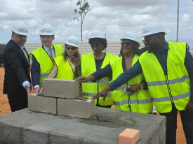 Lan&ccedil;ada primeira pedra para constru&ccedil;&atilde;o de instituto oftalmol&oacute;gico, em Luanda, pela ministra da Sa&uacute;de, S&iacute;lvia Lutucuta - Cedida