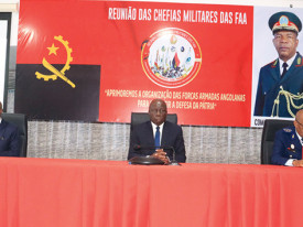 Ministro da Defesa Nacional, Antigos Combatentes e Veteranos da P&aacute;tria, Jo&atilde;o Ernesto dos Santos "Liberdade", orienta reuni&atilde;o das chefias militares das FAA - Edi&ccedil;&otilde;es Novembro