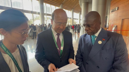 Ministro das Relações Exteriores, Téte António, reúne-se, em Adis Abeba, com enviado especial da China - MIREX