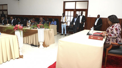 Vice-Presidente da República, Esperança da Costa, dirigiu reunião da Comissão Nacional Multissectorial para a Salvaguarda do Património Cultural Mundial - Edições Novembro