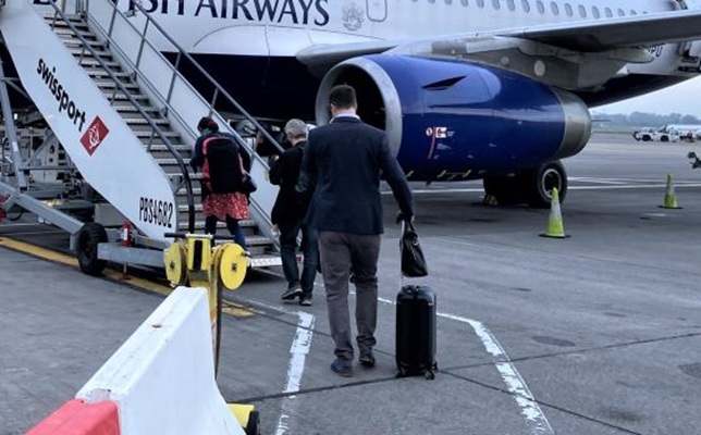 Pilotos da British Airways delirados ap&oacute;s comerem gomas com droga