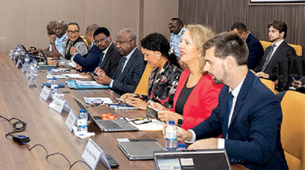 Participantes a mesa redonda "Criando Sucesso Juntos", promovida pelo Minist&eacute;rio dos Transportes