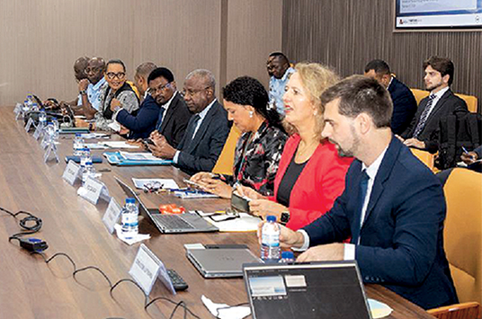 Participantes a mesa redonda "Criando Sucesso Juntos", promovida pelo Minist&eacute;rio dos Transportes