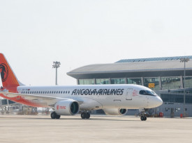 TAAG refor&ccedil;a frota com novo Airbus A220-300 - DR