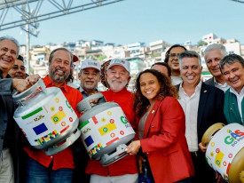 Lula assina lei que distribuir&aacute; g&aacute;s gratuito a 15 milh&otilde;es de fam&iacute;lias - DR