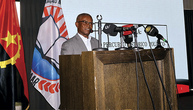 Ministro de Estado e chefe da Casa Militar do Presidente da Rep&uacute;blica, Francisco Pereira Furtado, discursa em encontro regional da sociedade civil