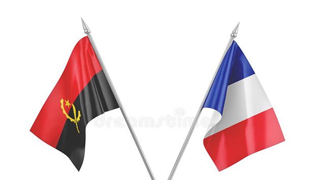 Bandeiras de Angola e da Fran&ccedil;a 