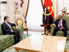 Chefe de Estado angolano, Jo&atilde;o Louren&ccedil;o, conversa com novo embaixador de Portugal, Nuno Vaultier Mathias, depois de ser acreditado - CIPRA