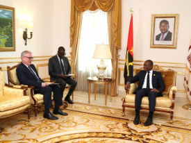 Presidente da Assembleia Nacional, Ad&atilde;o de Almeida, recebeu em audi&ecirc;ncia o embaixador da Alemanha, Stefan Traumann - Assembleia Nacional