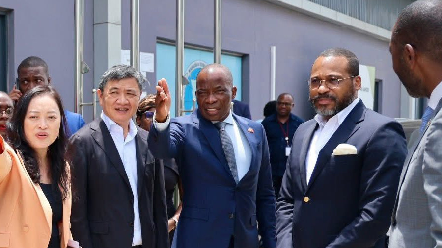 Ministro Marcy Lopes em visita as obras do CIAE