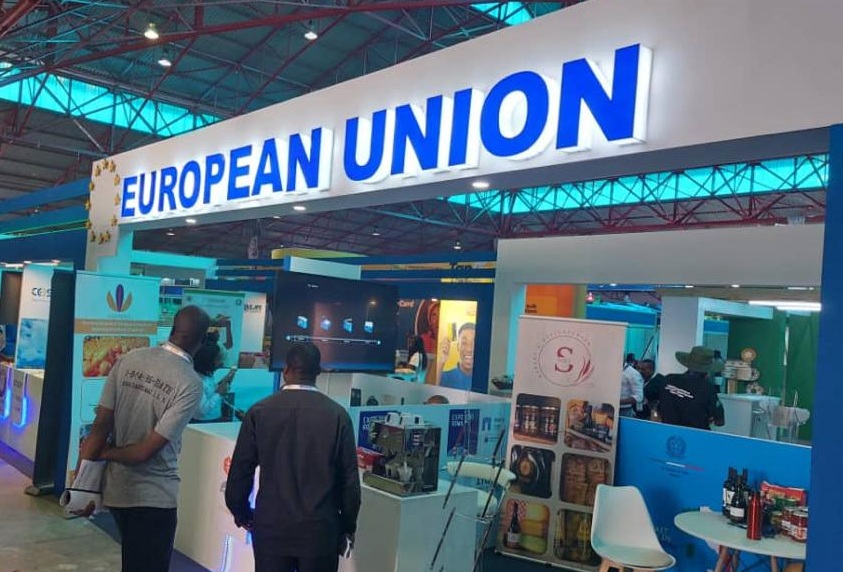 Uni&atilde;o Europeia prorroga embargo de armas ao Zimbabwe