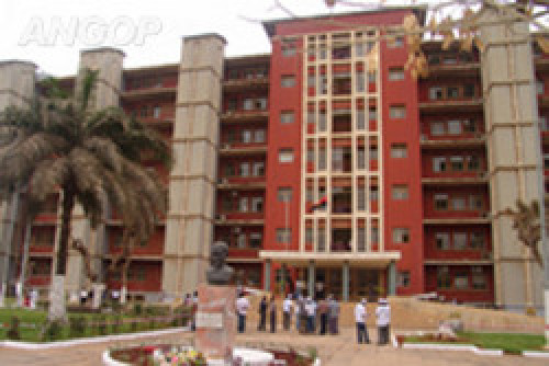 Hospital Am&eacute;rico Boavida 