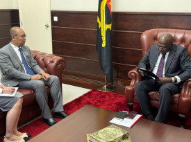 Ministro das Rela&ccedil;&otilde;es Exteriores, T&eacute;te Ant&oacute;nio recebeu em audi&ecirc;ncia o embaixador da China acreditado em Angola, Zhang Bin - MIREX