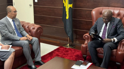 Ministro das Rela&ccedil;&otilde;es Exteriores, T&eacute;te Ant&oacute;nio recebeu em audi&ecirc;ncia o embaixador da China acreditado em Angola, Zhang Bin