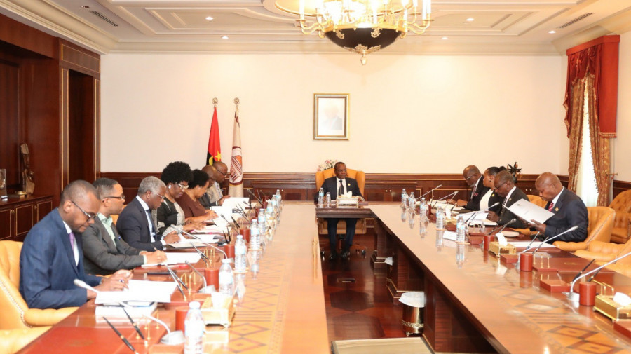 Confer&ecirc;ncia dos presidentes dos Grupos Parlamentares, orientada pelo Presidente da Assembleia Nacional, Ad&atilde;o de Almeida
