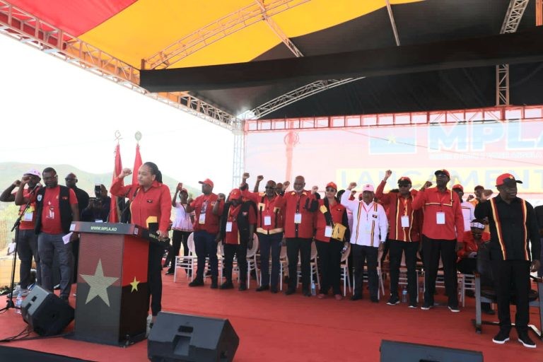 Vice-presidente do MPLA, Mara Quiosa, apresentou agenda pol&iacute;tica do seu partido, em acto realizado no Cuanza Norte