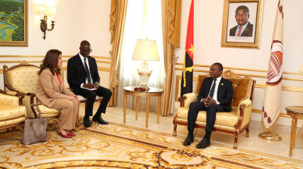 Presidente da Assembleia Nacional, Adão de Almeida, reuniu-se com a embaixadora do Egipto acreditada em Angola, Neveen El-Husseiny - Site AN