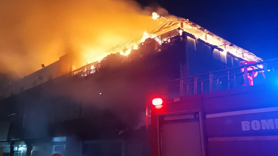 Inc&ecirc;ndio no Kilamba Shopping 