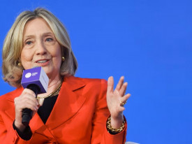Hillary Clinton pede que Trump seja questionado sobre la&ccedil;os com Epstein - DR