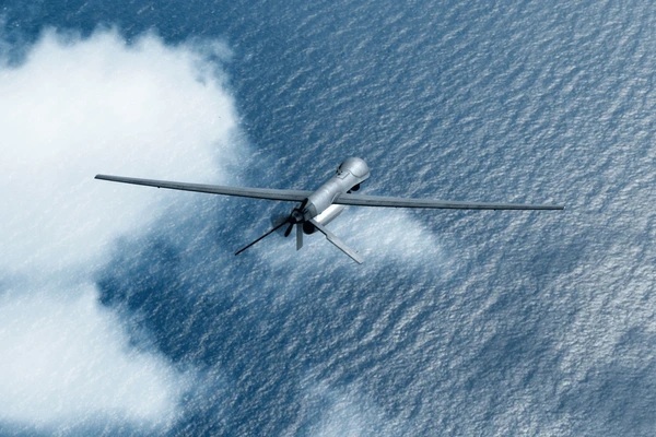 Drone desconhecido interceptado junto ao porta-avi&otilde;es franc&ecirc;s