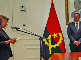 Ministro de Estado para Coordena&ccedil;&atilde;o Econ&oacute;mica, Jos&eacute; de Lima Massano, confere posse a nova directora-geral da UIF, Fausta Raul Muzumbi - Edi&ccedil;&otilde;es Novembro