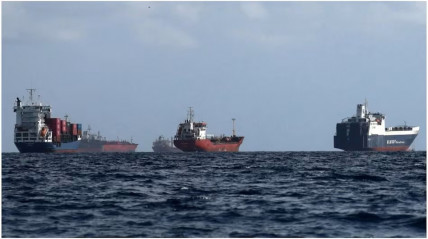 Centena de petroleiros imobilizados à porta do estreito de Ormuz - DR