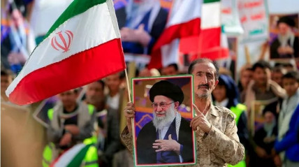 Autoridades suspendem funeral de Ali Khamenei marcada para esta noite - DR